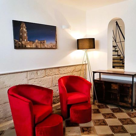 Casa Dante Deliziosa Casa A Due Passi Dal Centro Villa เลชเช ภายนอก รูปภาพ