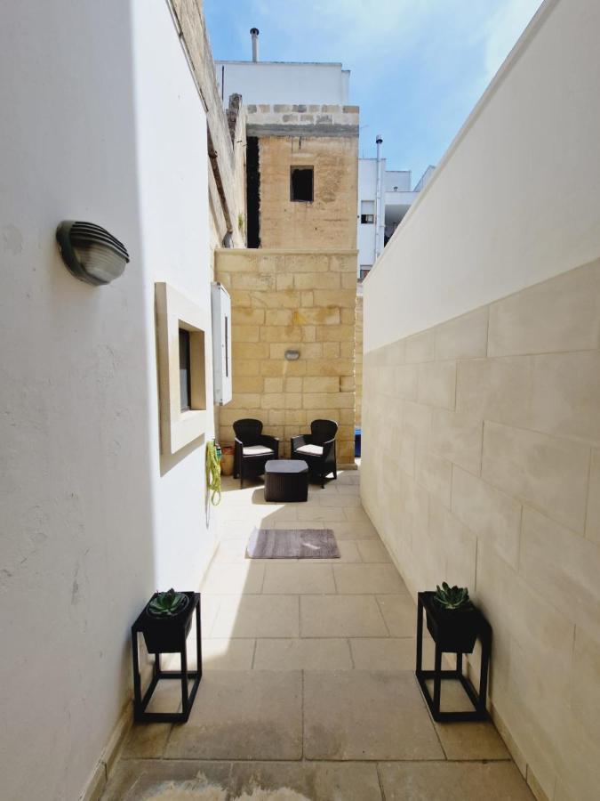 Casa Dante Deliziosa Casa A Due Passi Dal Centro Villa เลชเช ภายนอก รูปภาพ